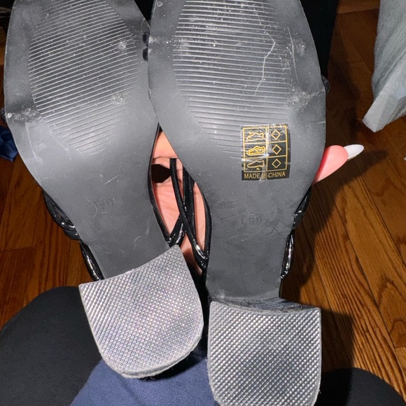 Black Heels - Picture 2 of 3